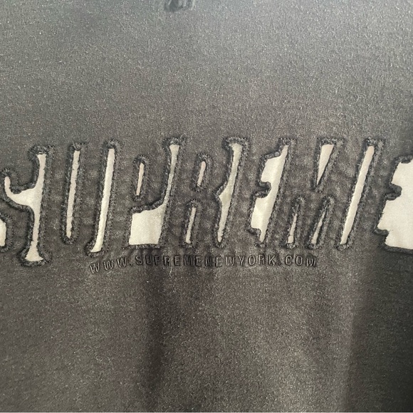 Supreme Black Hoodie - Picture 4 of 5